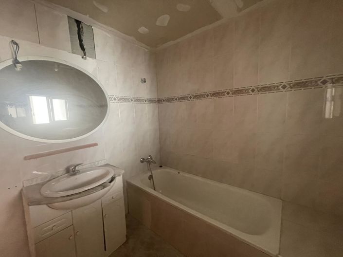 Image No.14-3 Bed Property for sale