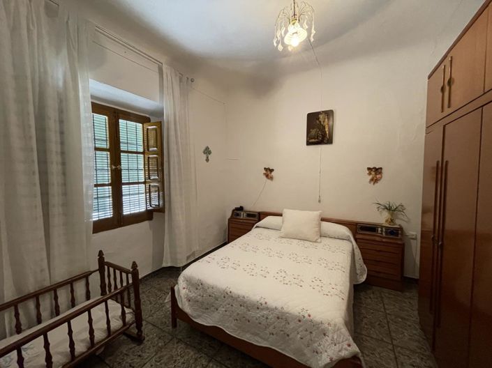 Image No.5-4 Bed Property for sale