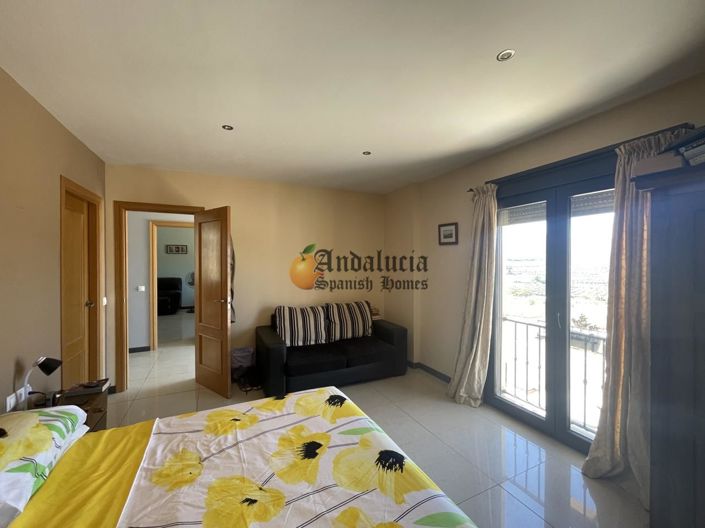 Image No.17-5 Bed Property for sale