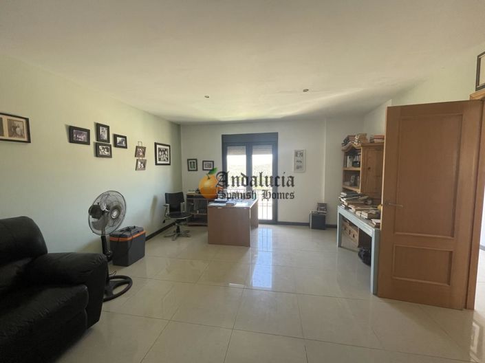 Image No.19-5 Bed Property for sale