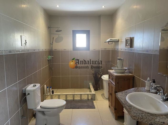 Image No.20-5 Bed Property for sale