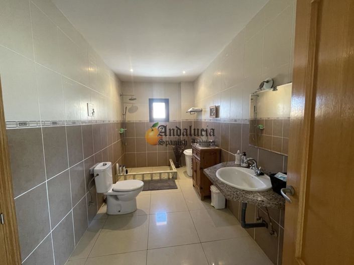 Image No.21-5 Bed Property for sale