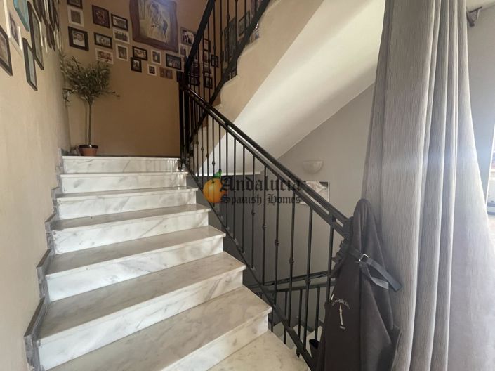 Image No.22-5 Bed Property for sale