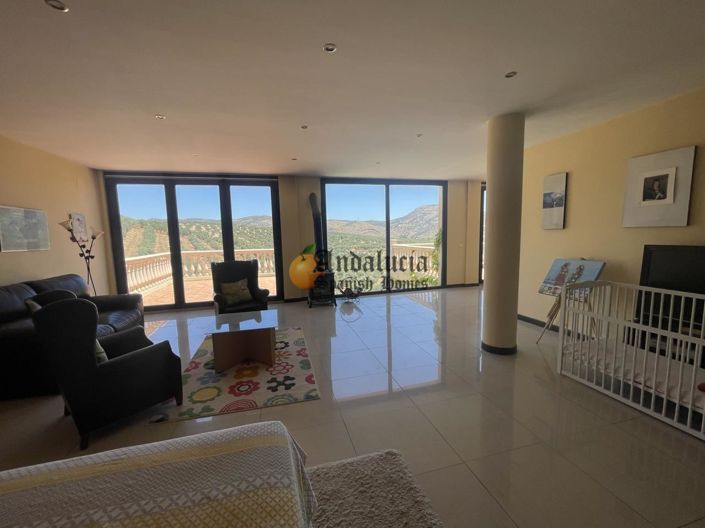 Image No.25-5 Bed Property for sale