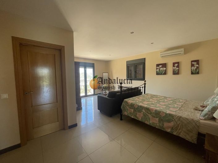 Image No.31-5 Bed Property for sale