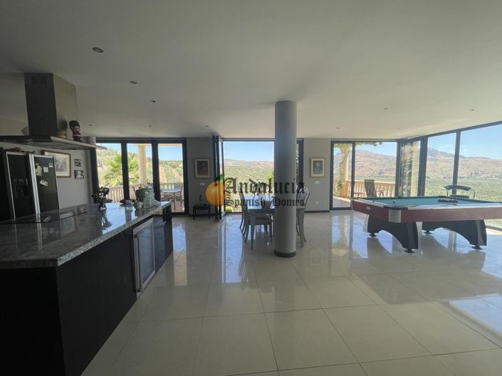 Image No.7-5 Bed Property for sale