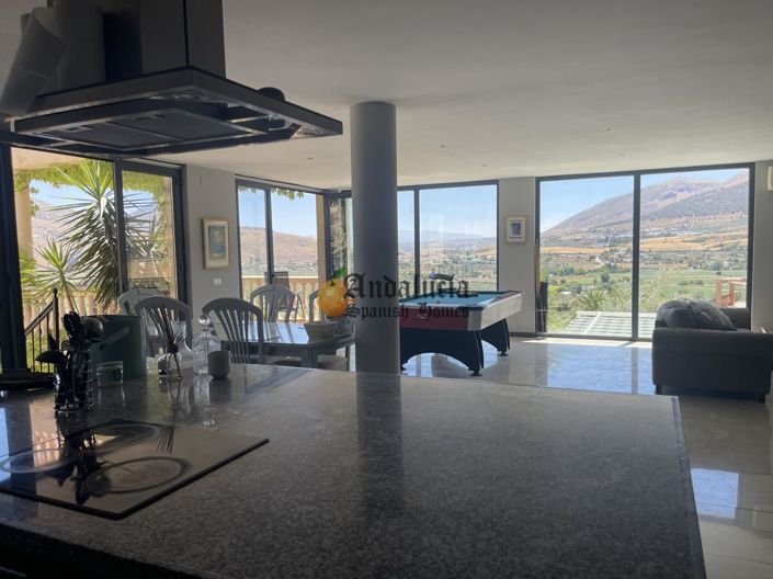 Image No.10-5 Bed Property for sale