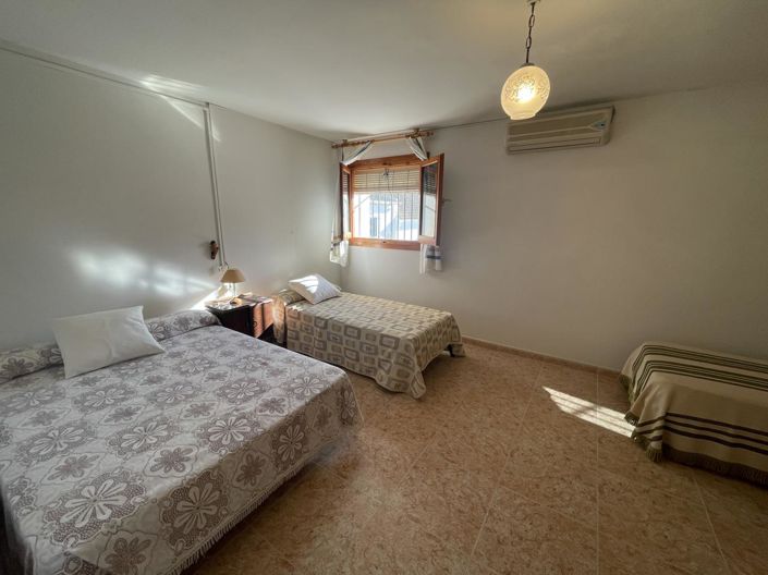 Image No.14-4 Bed Property for sale