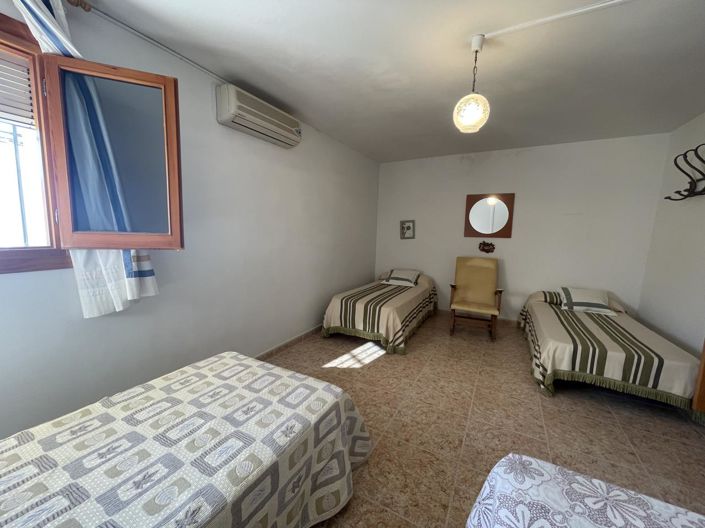 Image No.15-4 Bed Property for sale