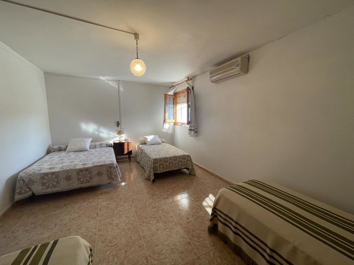 Image No.16-4 Bed Property for sale