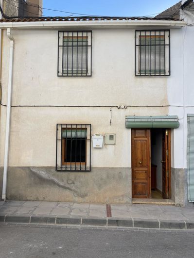 Image No.2-4 Bed Property for sale