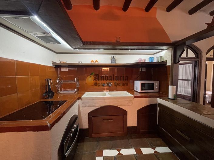 Image No.15-5 Bed Property for sale