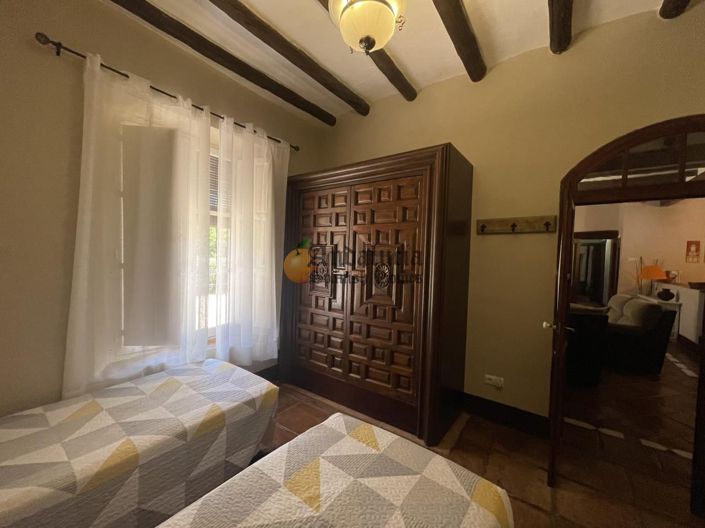 Image No.17-5 Bed Property for sale