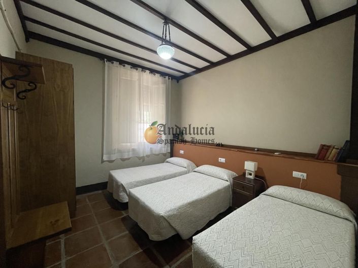 Image No.25-5 Bed Property for sale