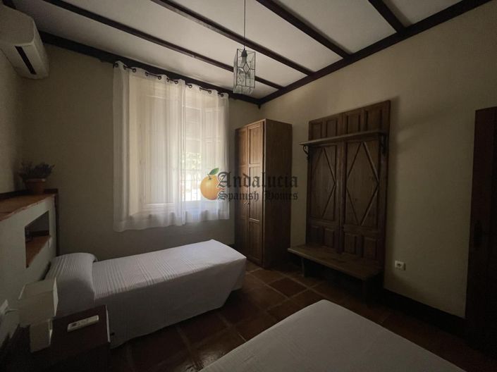 Image No.27-5 Bed Property for sale