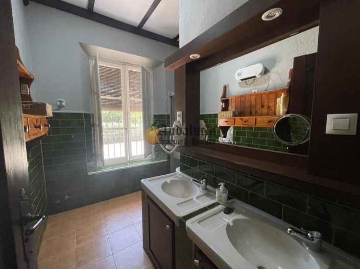 Image No.30-5 Bed Property for sale