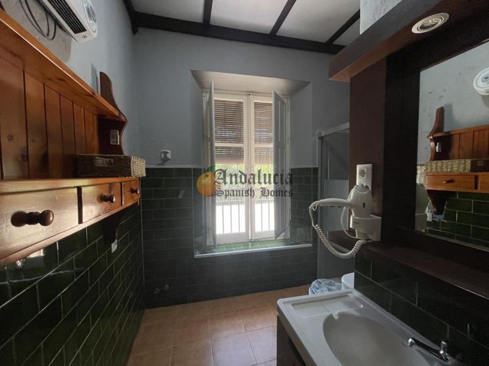 Image No.31-5 Bed Property for sale