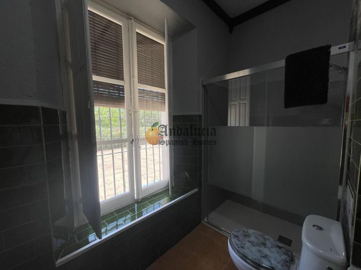 Image No.32-5 Bed Property for sale