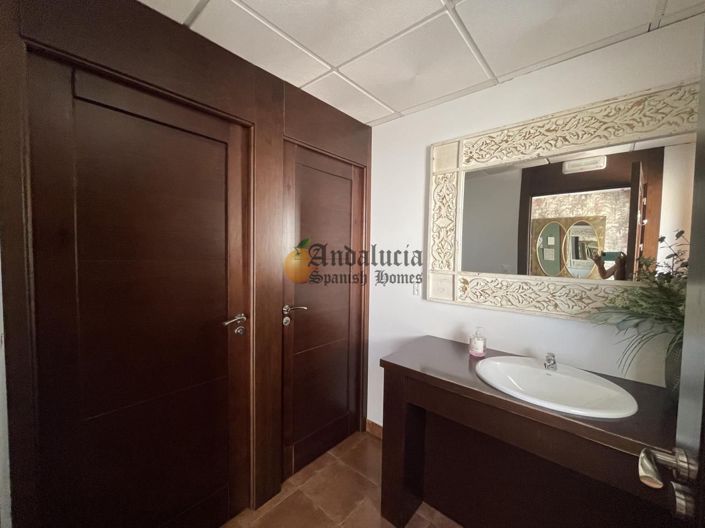 Image No.55-5 Bed Property for sale