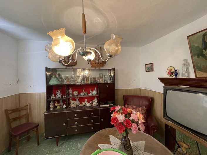 Image No.10-3 Bed Property for sale