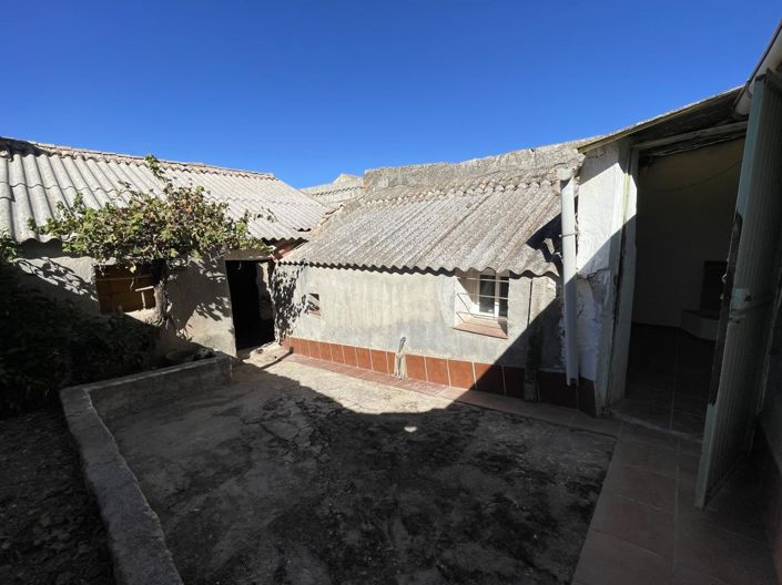 Image No.41-3 Bed Property for sale