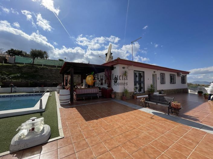 Image No.12-4 Bed Property for sale