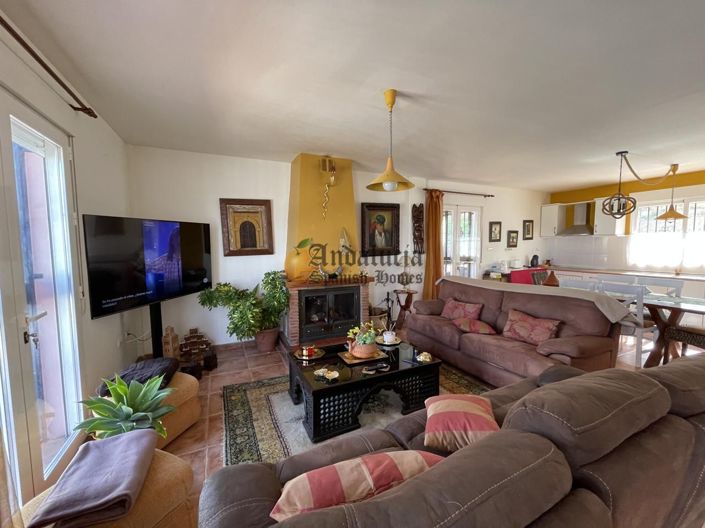 Image No.17-4 Bed Property for sale