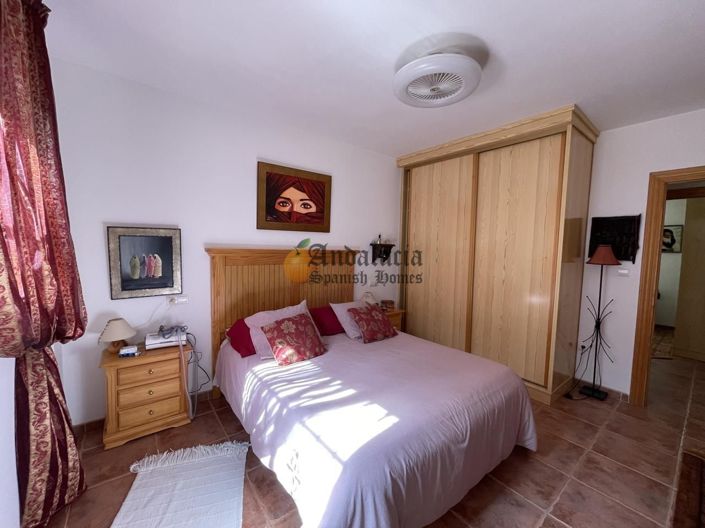 Image No.28-4 Bed Property for sale