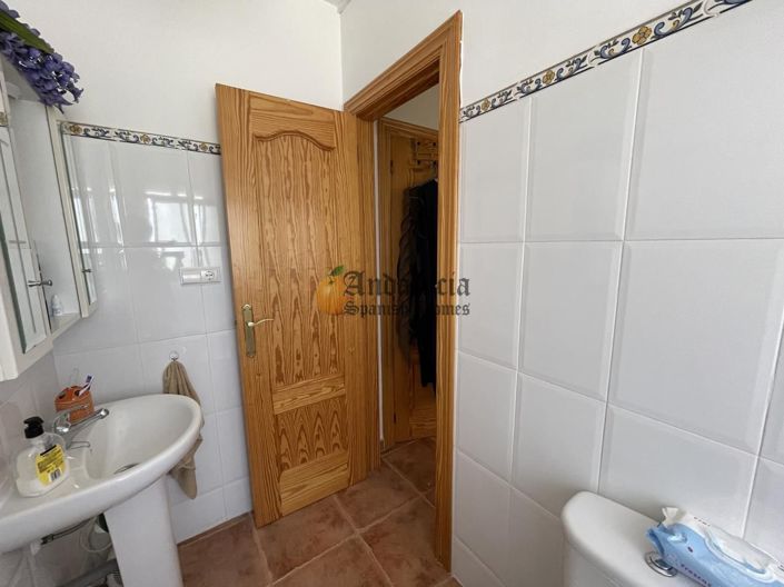 Image No.32-4 Bed Property for sale