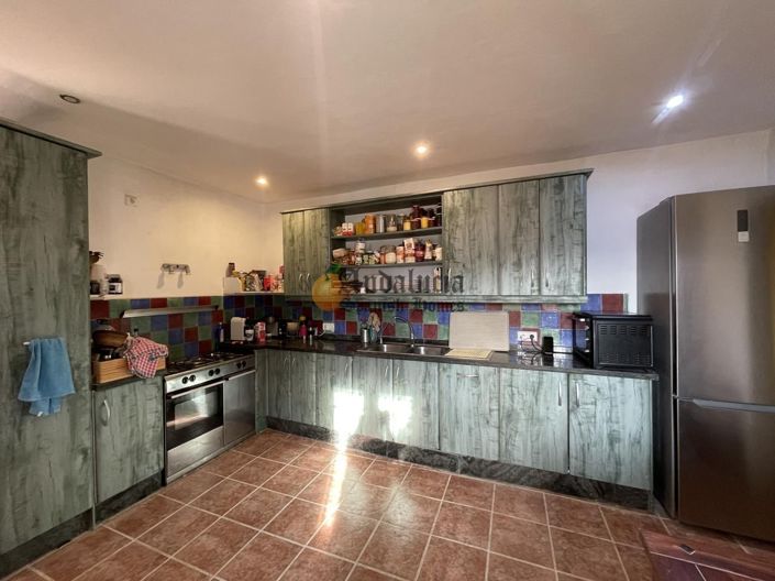 Image No.14-3 Bed Property for sale