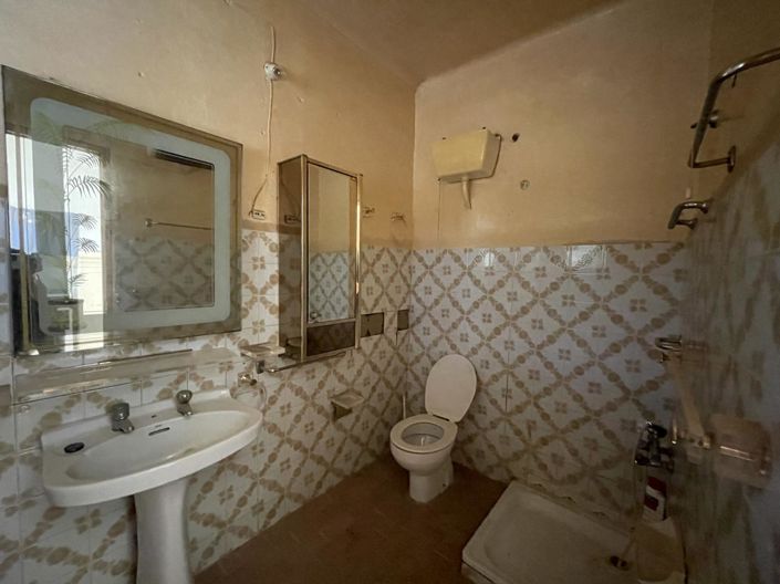 Image No.10-2 Bed Property for sale