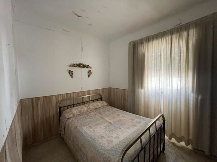 Image No.17-2 Bed Property for sale