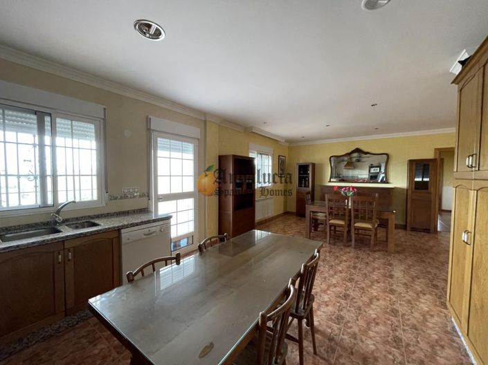 Image No.13-3 Bed Property for sale