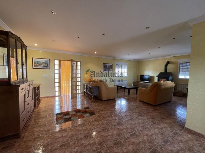 Image No.14-3 Bed Property for sale