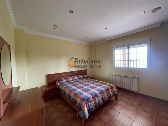 Image No.20-3 Bed Property for sale