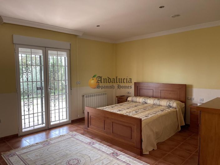 Image No.22-3 Bed Property for sale