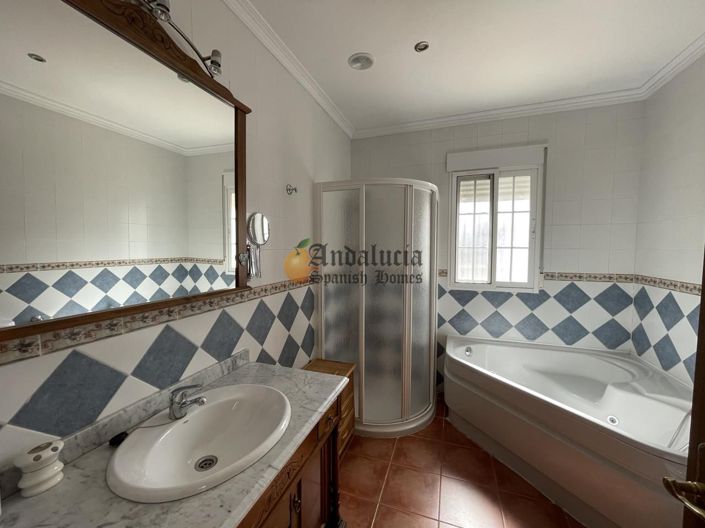 Image No.25-3 Bed Property for sale