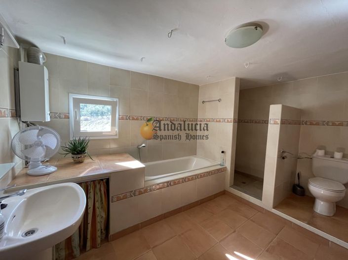 Image No.16-7 Bed Property for sale