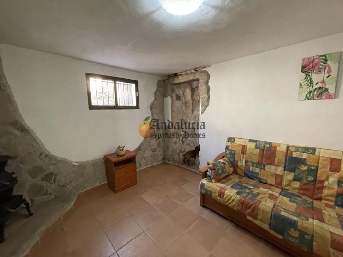 Image No.20-7 Bed Property for sale