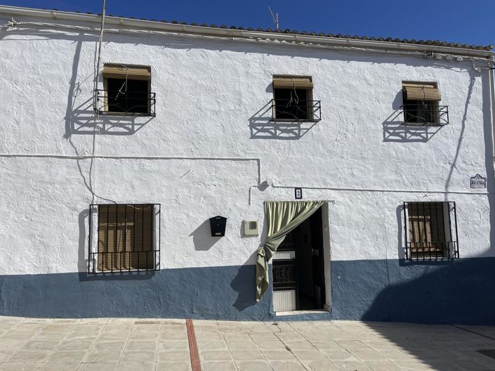 Image No.1-5 Bed Property for sale