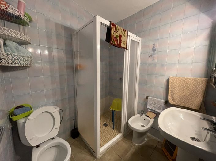 Image No.17-5 Bed Property for sale