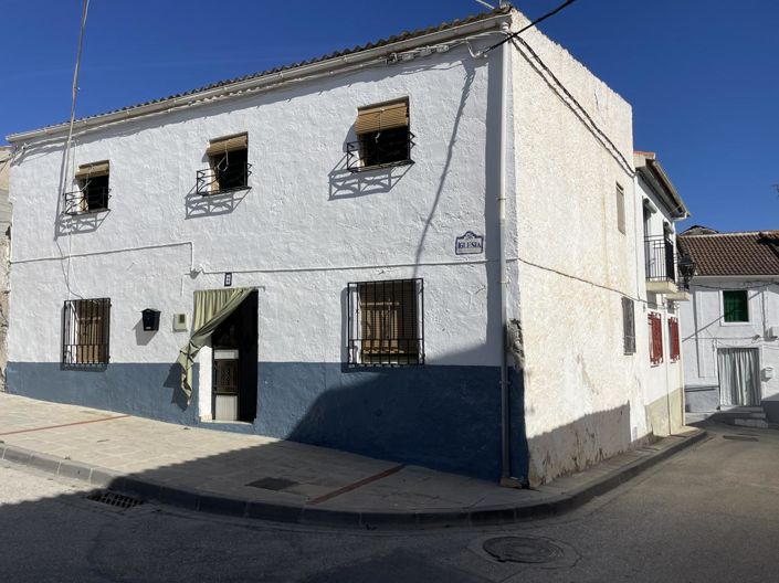 Image No.2-5 Bed Property for sale