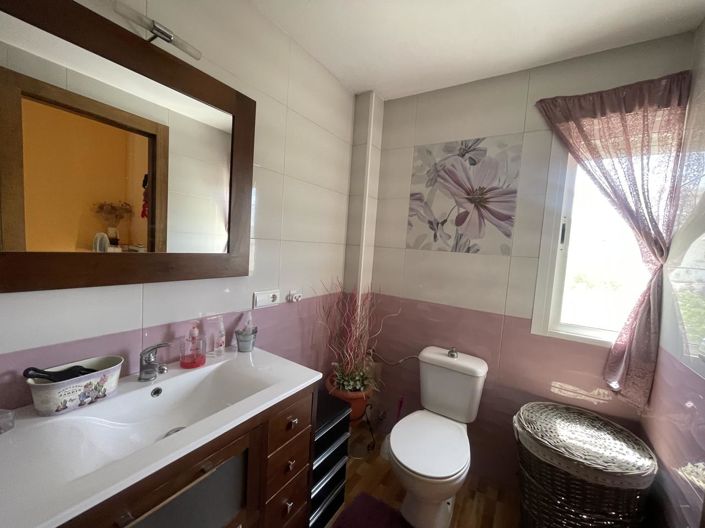 Image No.17-2 Bed Property for sale