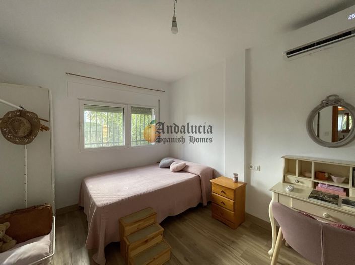 Image No.20-4 Bed Property for sale