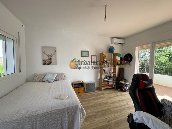 Image No.27-4 Bed Property for sale