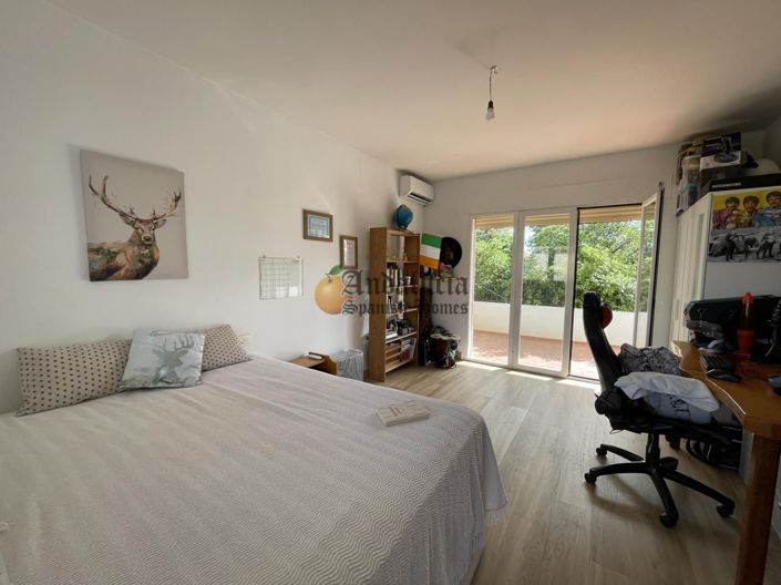 Image No.28-4 Bed Property for sale