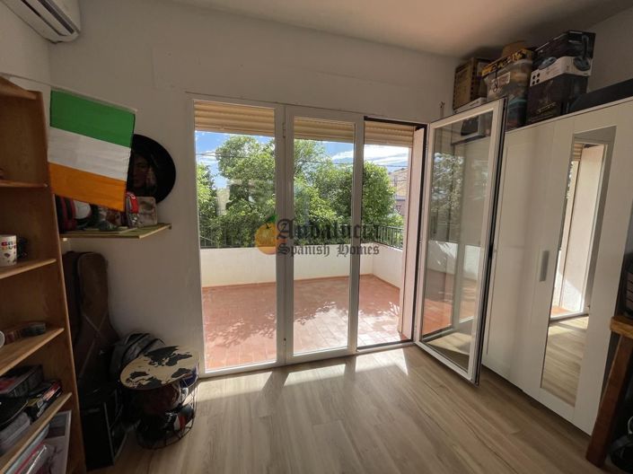 Image No.29-4 Bed Property for sale