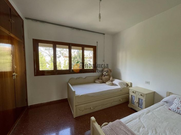 Image No.32-4 Bed Property for sale