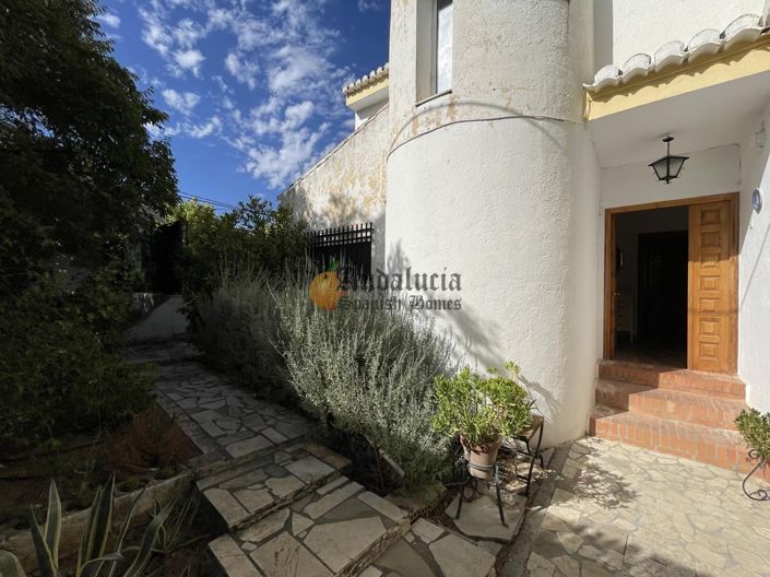 Image No.45-4 Bed Property for sale