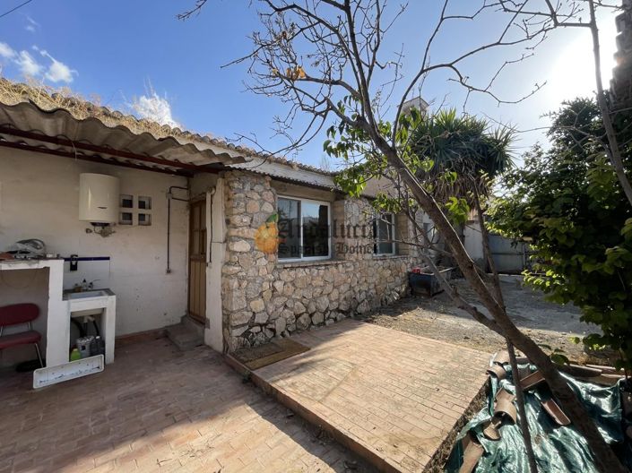 Image No.1-5 Bed Property for sale